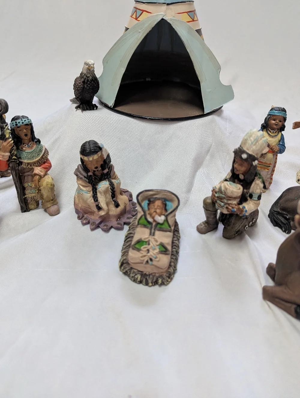 2003 WMG Vintage Native American Resin Christmas Nativity Set 12 Peices SEE